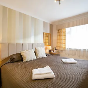 Oyo Arden Guest House, Craigmillar Castle Hotel Edinburgh